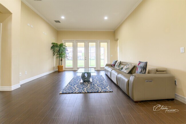 Foto del edificio - 19305 Yellow Clover Dr