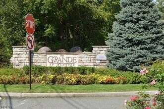 Building Photo - 1305 Meadow Brook Ct