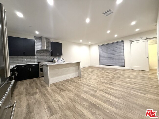 Foto del edificio - 4737 Elmwood Ave