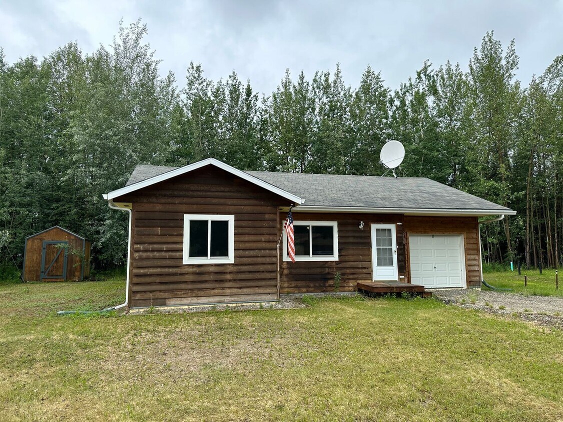 Foto principal - 2 Bed/ 2 Bath Single Family Home With a Ga...