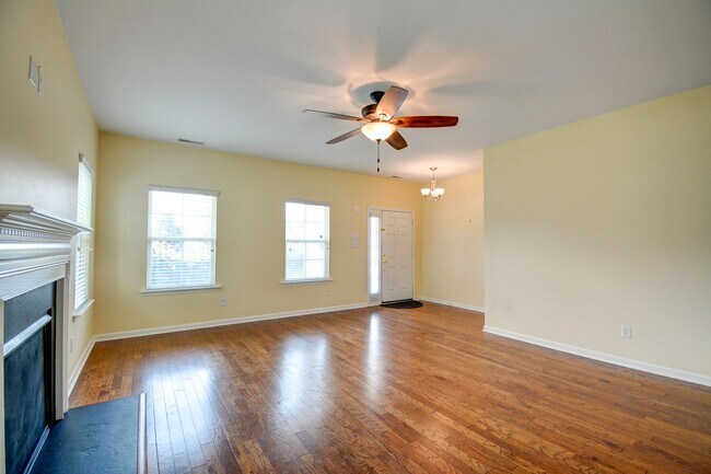 Foto del edificio - Gorgeous 5 Bedroom Home in Neighborhoods of Holly Ridge