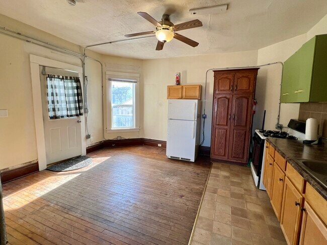 Foto del edificio - 216 E South St