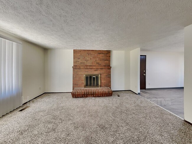 Building Photo - 4708 S Glenrose Rd