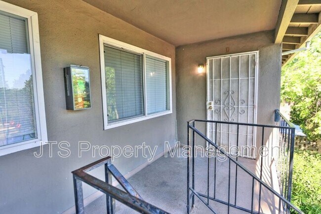 Foto del edificio - 7877 Sayonara Dr