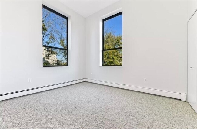 Building Photo - 141 Savin Hill Ave