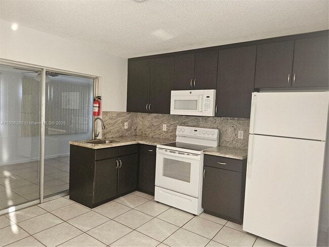 Foto del edificio - 4564 NW 16th Terrace