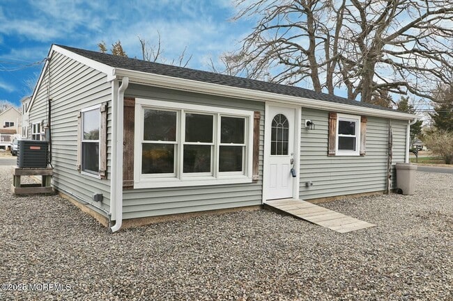 Building Photo - 701 Chesapeake Dr
