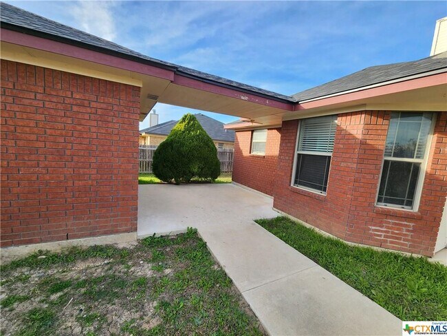 Building Photo - 4304 Lauren MacKenzie Dr