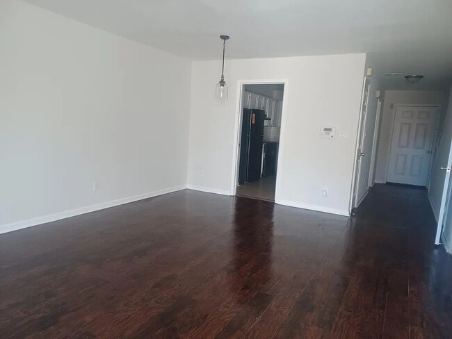 Building Photo - 595 Wedgewood Dr