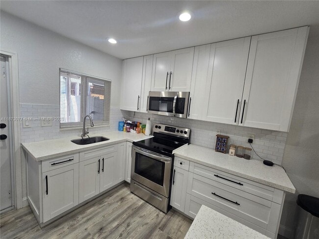 Foto del edificio - 2850 W 80th St