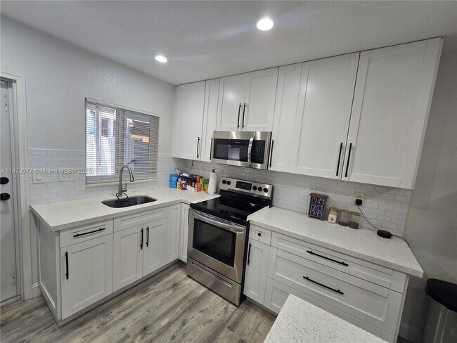 Building Photo - 2850 W 80th St