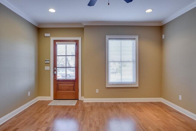 Building Photo - 2114 Acklen Ave