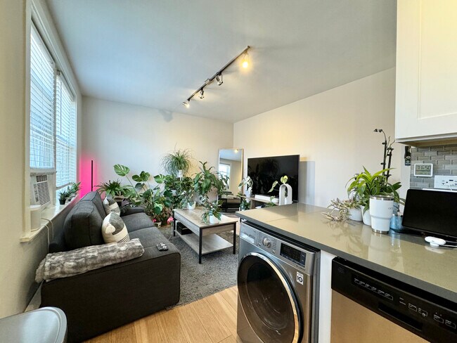 Foto del edificio - 515 W Belmont Ave