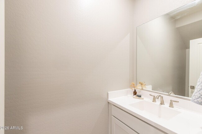 Foto del edificio - 3725 E Flower St