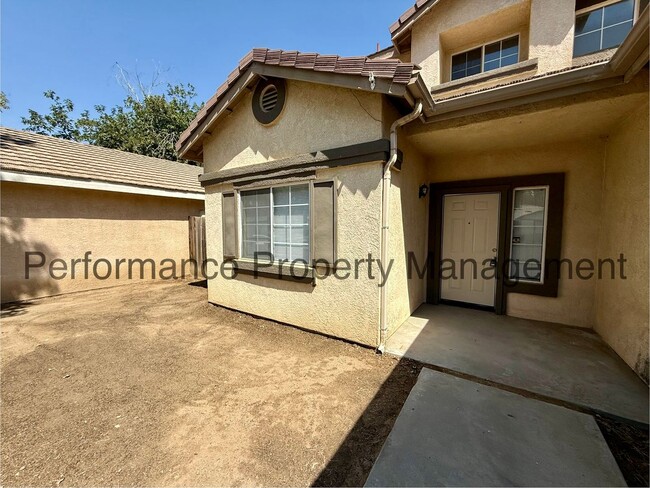 Building Photo - Stunning 4 Bed/3 Bath Condo in Silver Cree...