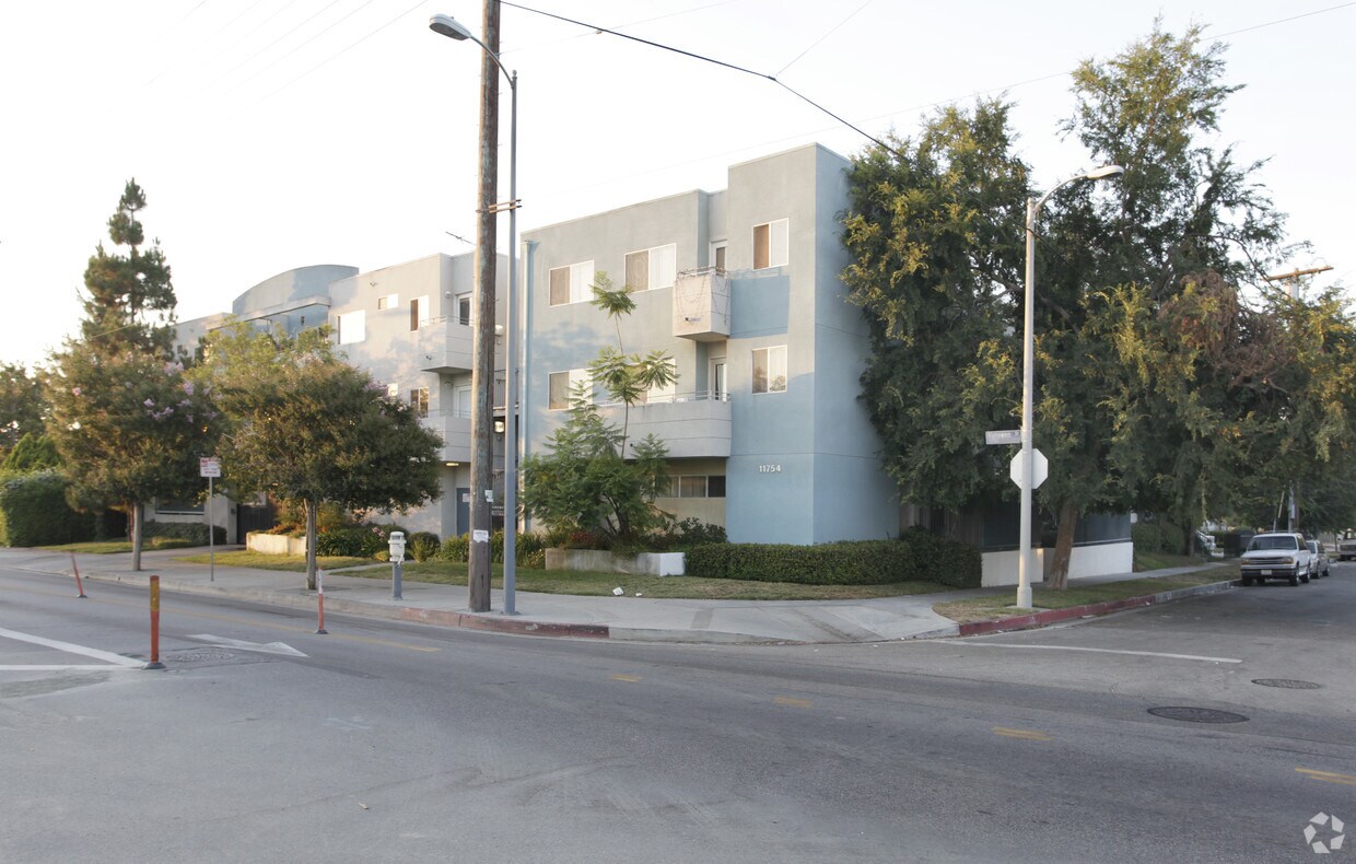 11754 Vanowen St, North Hollywood, CA 91605 Apartments in North