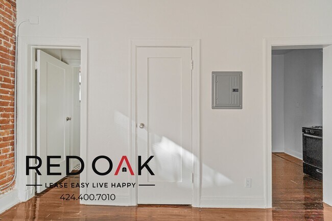 Foto del edificio - 245 N Kenmore Ave