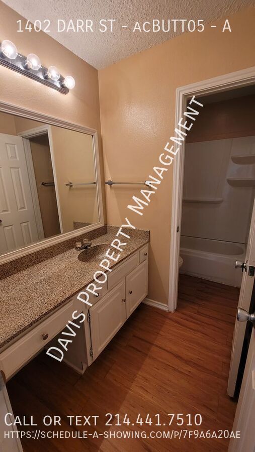 Foto del edificio - 1402 Darr St