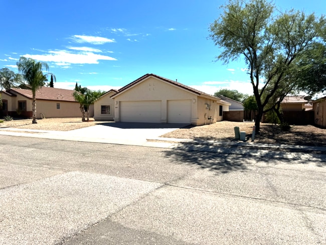 Photo - 8628 Esselmont Dr E House