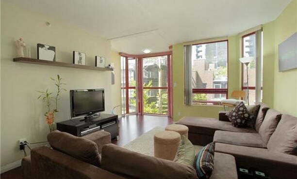 Photo du bâtiment - 811 Helmcken St