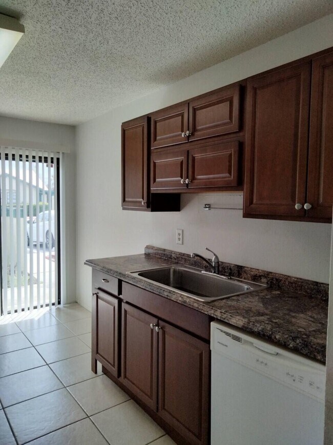 Foto del edificio - 872 SW Monica St