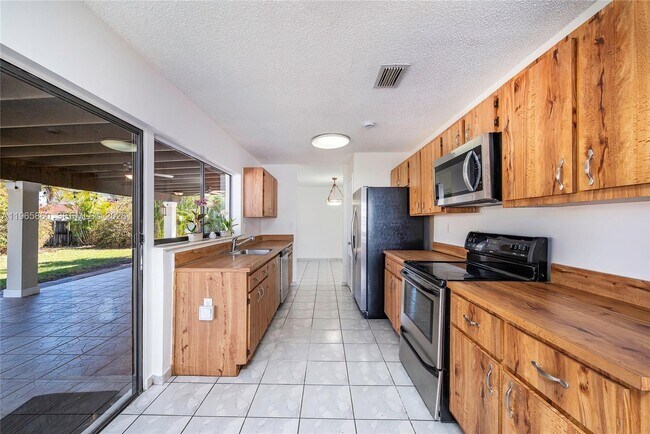 Foto del edificio - 6622 SW 148th Pl