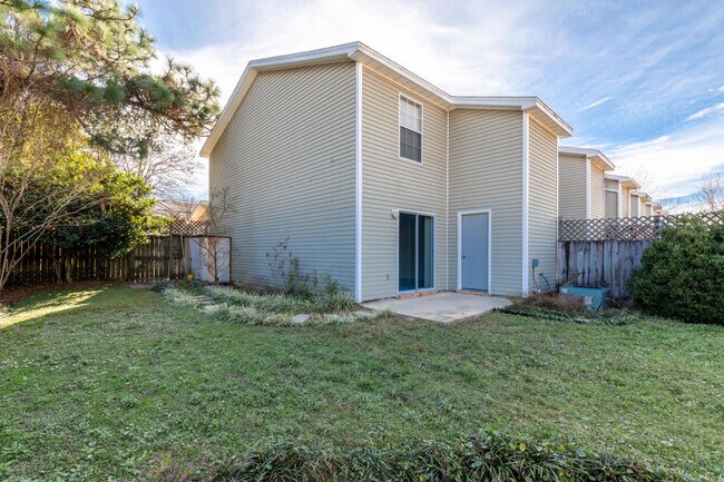 Foto del edificio - 2415 Suwanee Ln