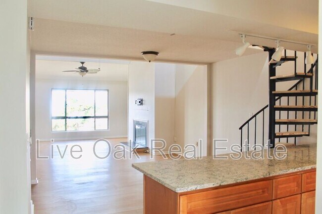 Foto del edificio - 3200 Lynnhaven Dr