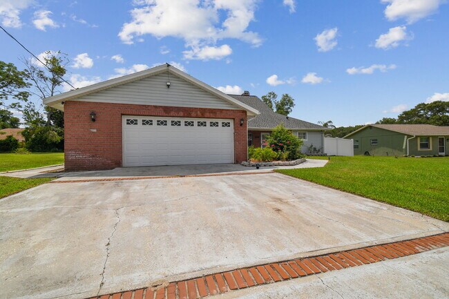 Building Photo - 13436 Amanda Ave