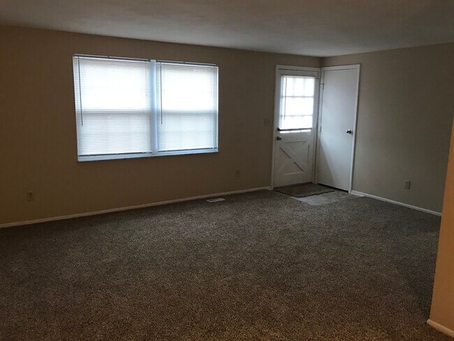 Building Photo - Newly Remodeled Brick Ranch!