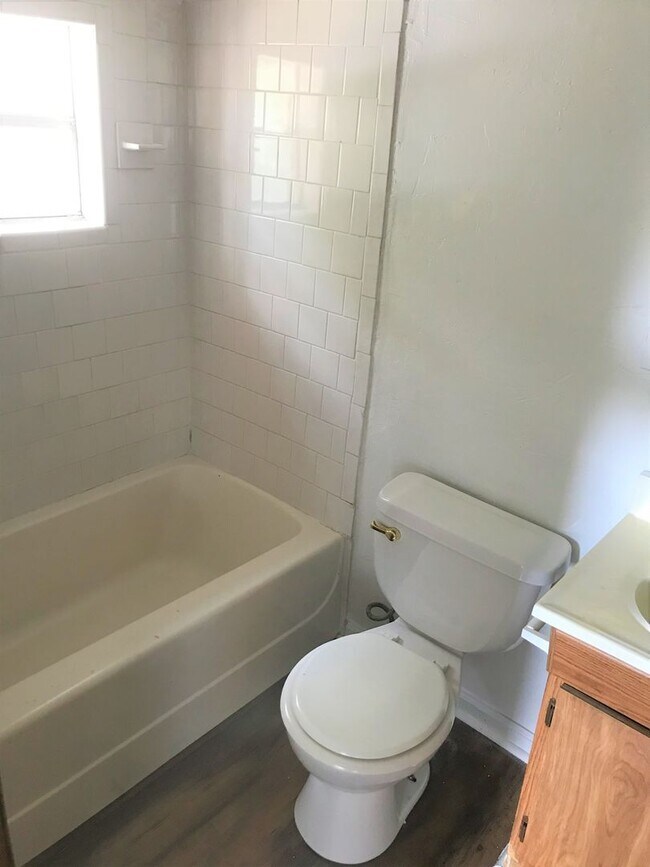 Foto del edificio - 1805 W Pensacola St