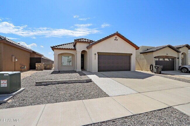 Building Photo - 533 Paseo Modesto Dr