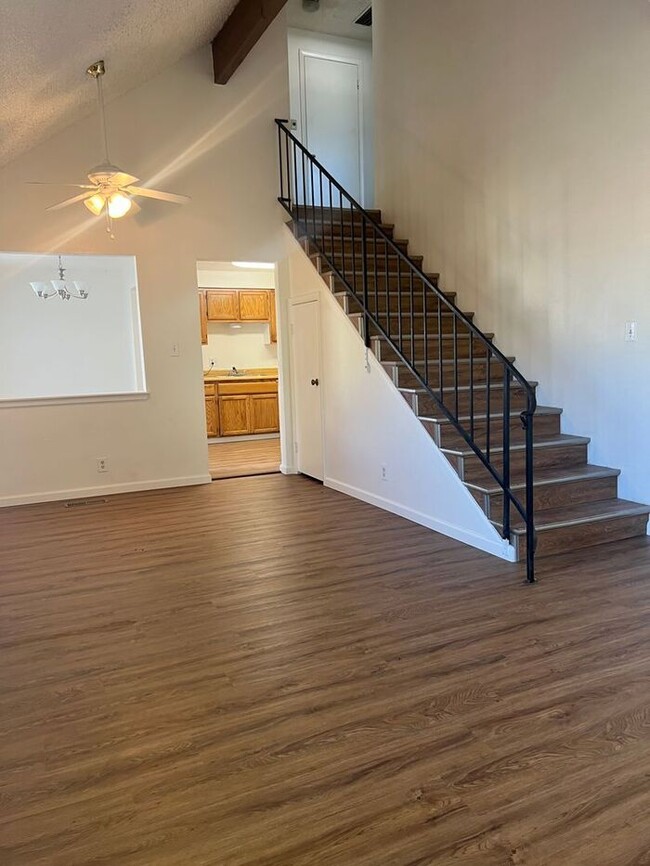 Building Photo - Spacious 3 Bedroom Townhouse in Sparks