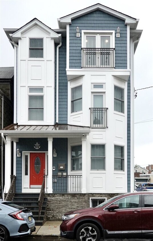 Primary Photo - 390 Walnut St