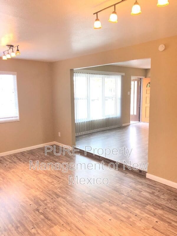 Foto del edificio - 2509 E 23rd St