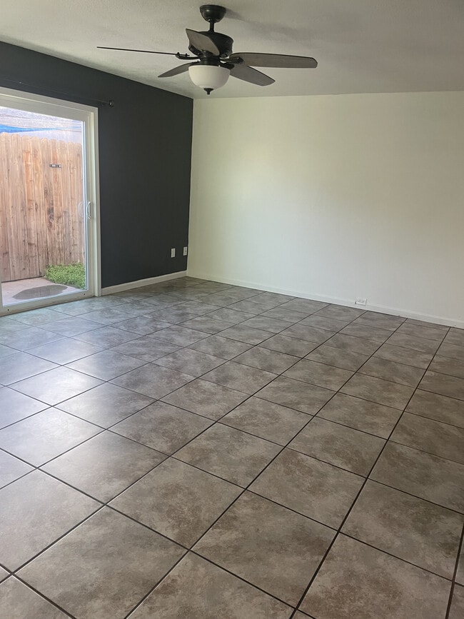 Building Photo - Stine Ridge Townhomes