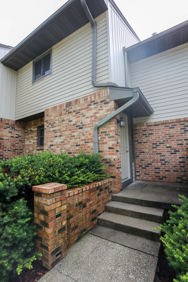 Foto del edificio - 311 Foxfire Dr