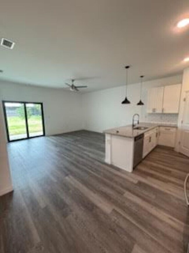 Foto del edificio - 2028 NE 8th Pl