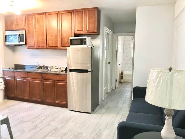 Common Space - 652 E 51st St