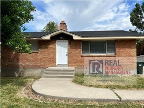 Building Photo - 1022 Deon Dr