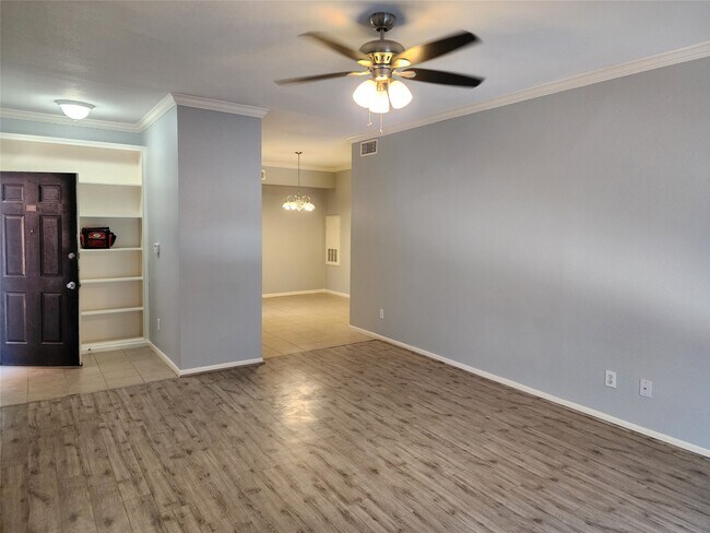 Foto del edificio - 2255 Braeswood Park Dr