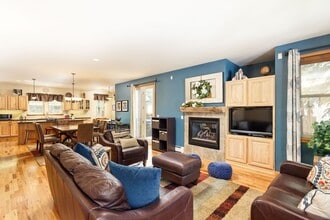 Building Photo - 408 Meadow Ct