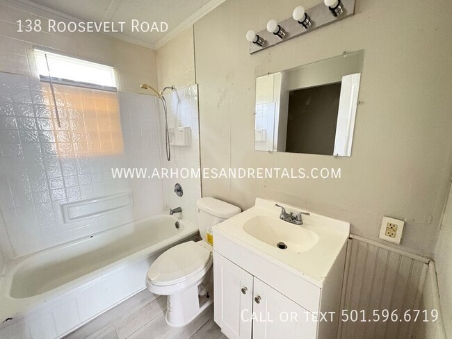 Foto del edificio - 138 Roosevelt Rd