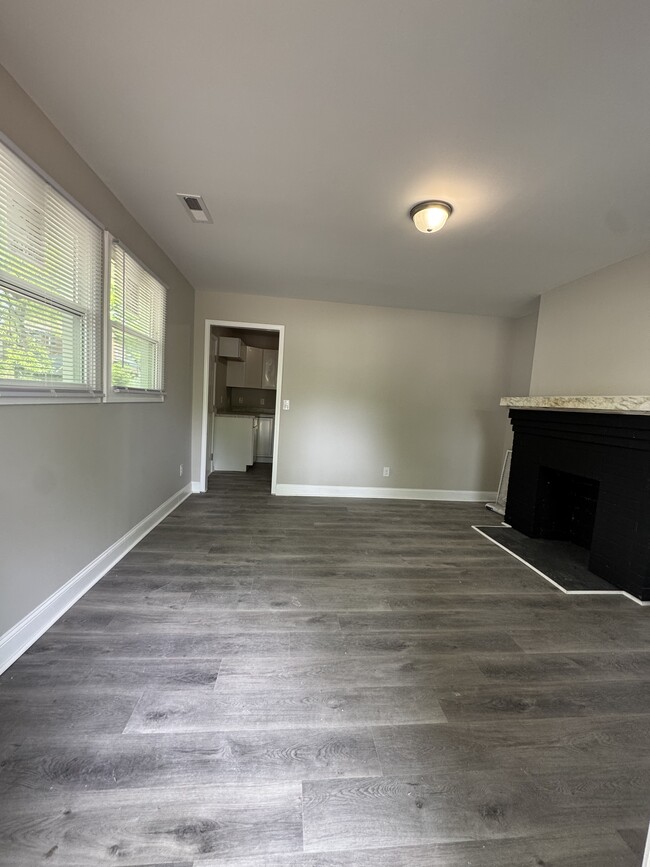 Living Room - 531 Rose St