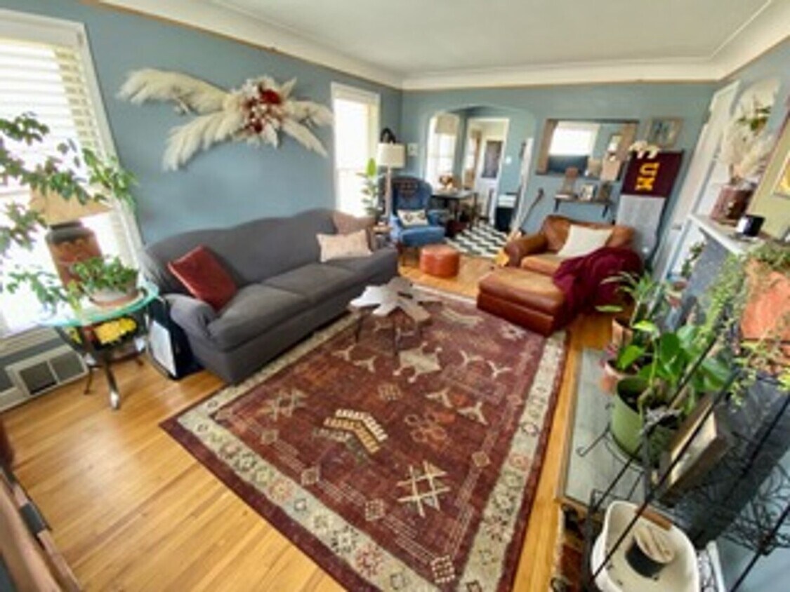 Primary Photo - 5545-5547 Oliver Avenue South