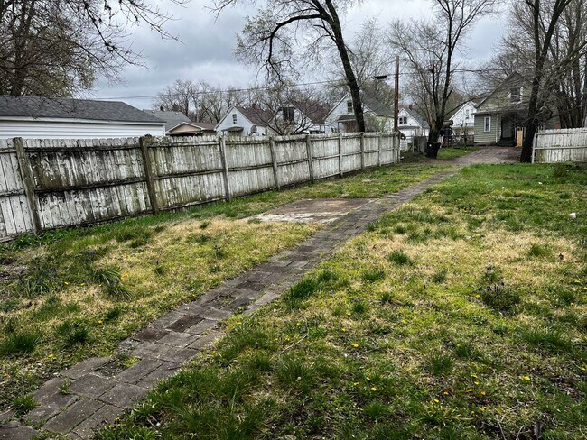 Building Photo - Welcome to this charming 1 bedroom, 1 bath...