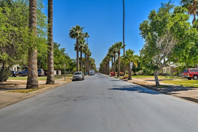 Foto del edificio - 4 Bed, 3 Bath, stunning home, located in t...
