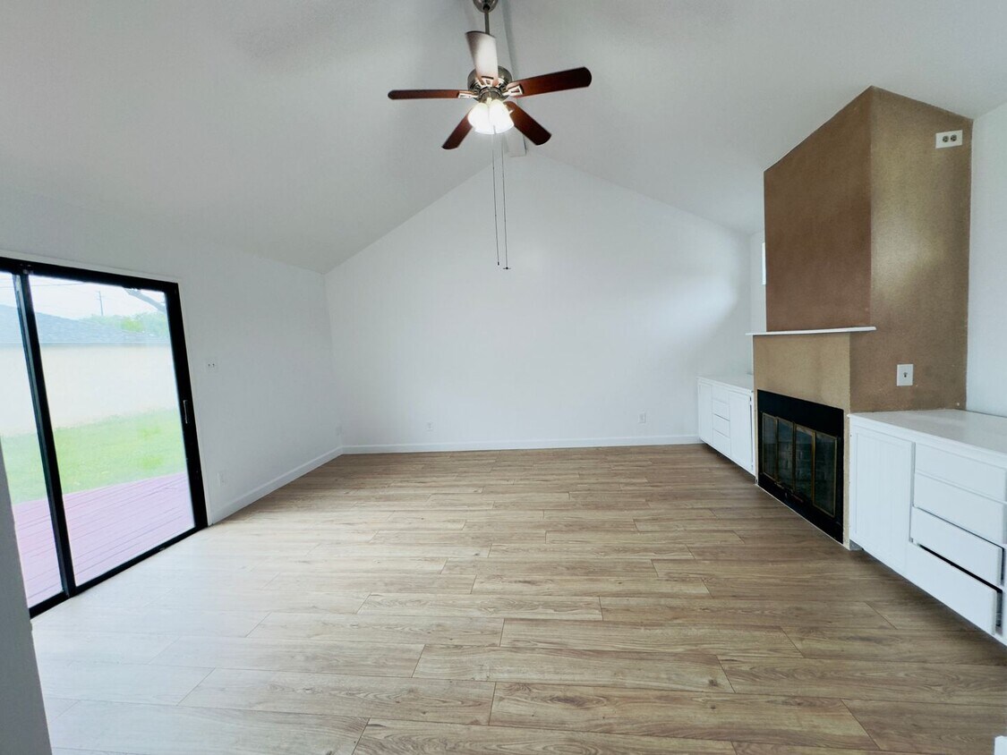 Primary Photo - 3 bedroom 2 bath Detached 2 car garage