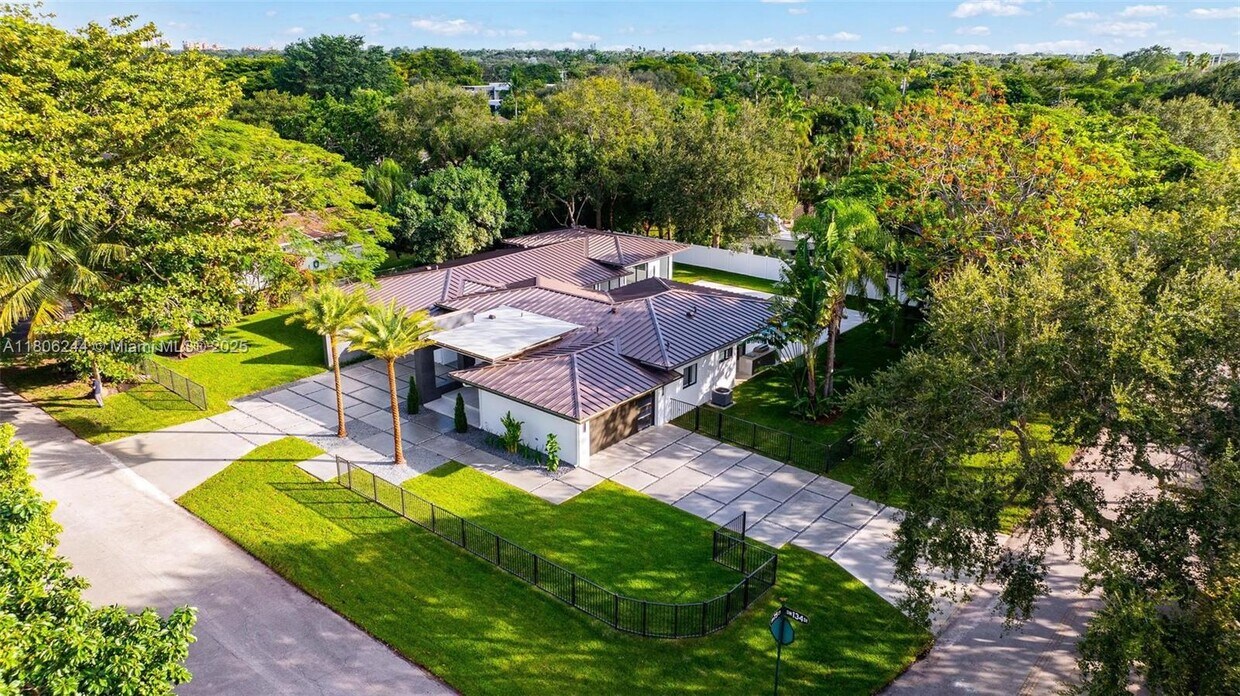 Primary Photo - 7530 SW 134th St