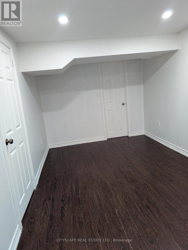 Building Photo - 38 Jeffton Crescent